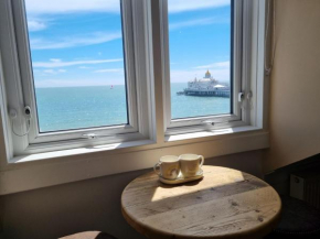 Pier View - couples hideaway with WOW sea views